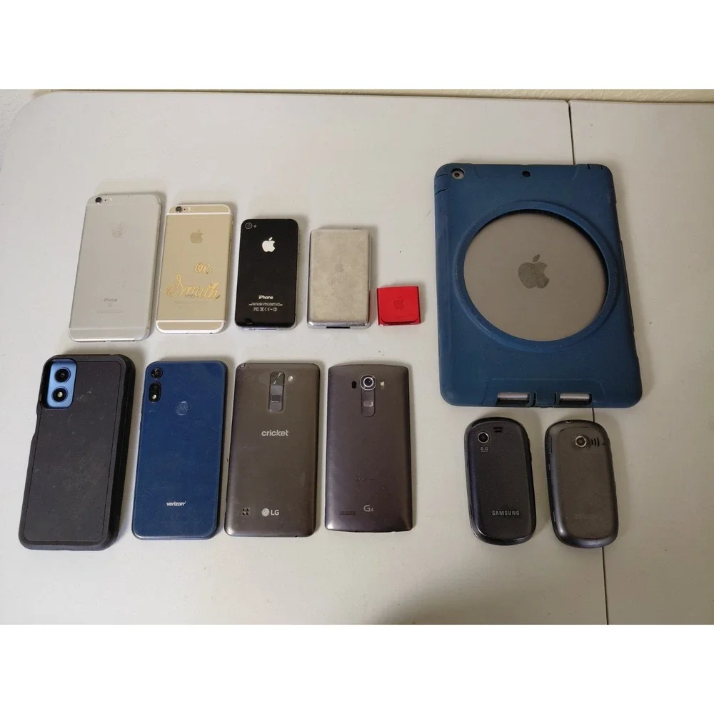 Locked / Broken Phone Lot IPhone, Samsung, Motorolla 9 Phones, 2 MP3, 1 Ipad